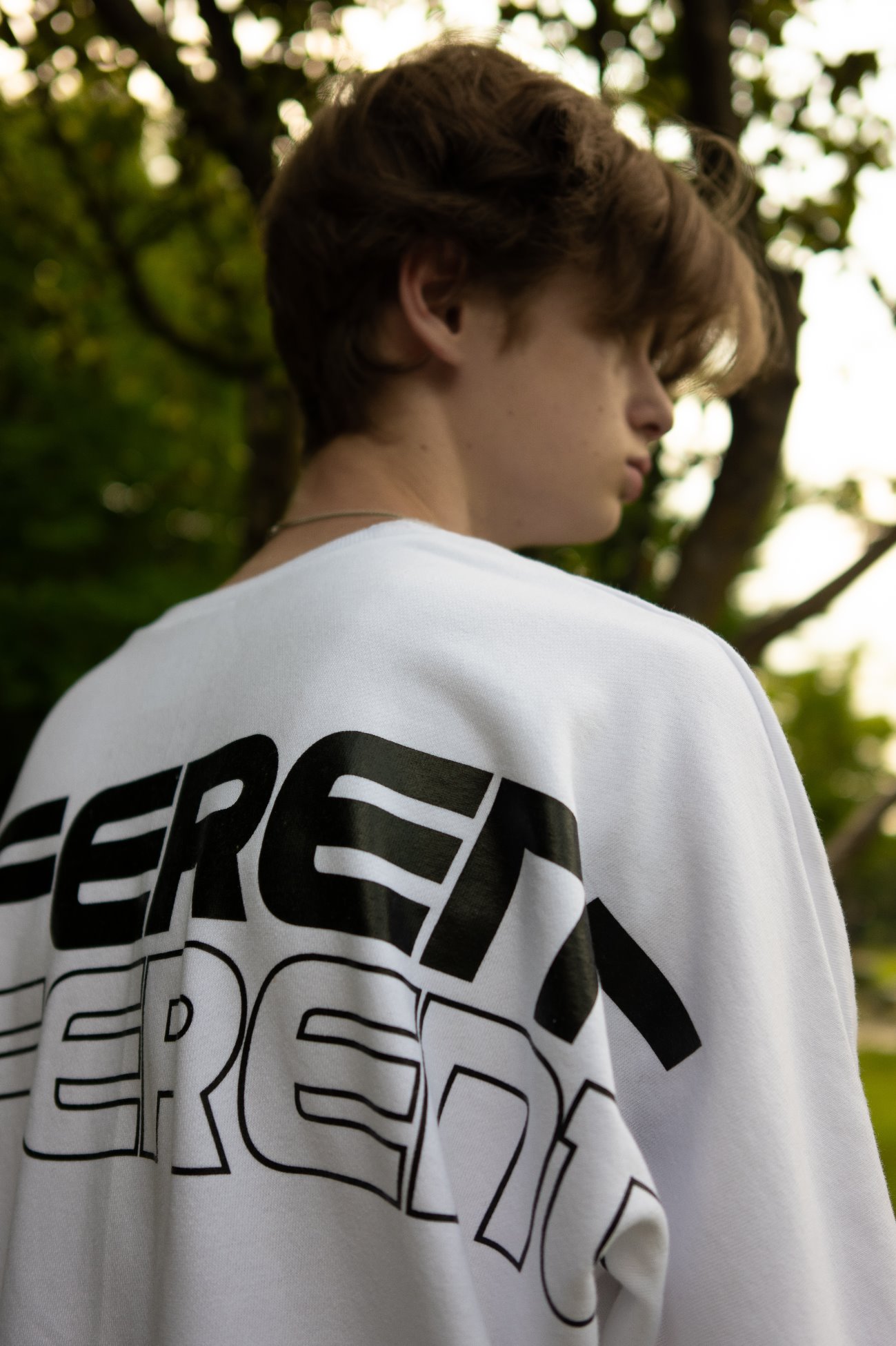 [UNISEX] DIFFERENT LETTERED SWEAT SHIRT WHITE